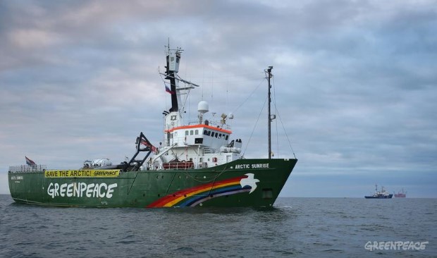 Confronting Arctic Oil Crew